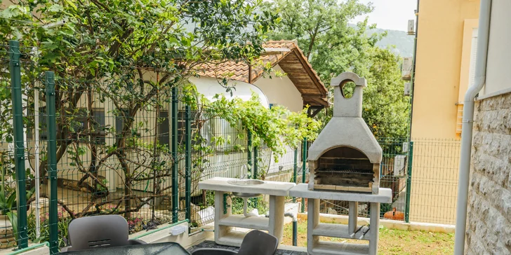 Súčasťou apartmánovej budovy je aj terasa, kde si môžete usporiadať grilovanie.