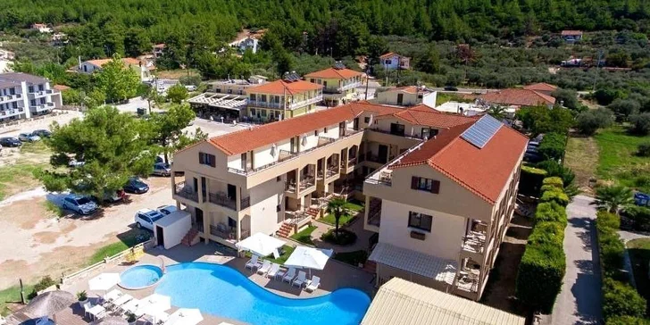 V ceně zájezdu je letenka i transfer z letiště k hotelu a zpět. 