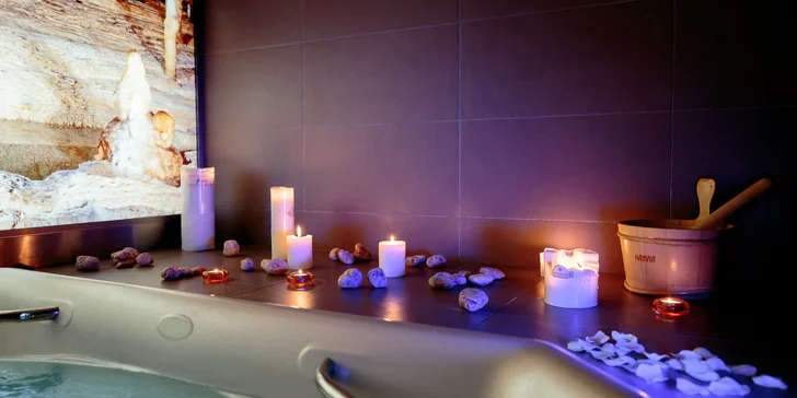 Vybrali jste pobyt s wellness? Těšte se na finskou saunu, jeskynní vířivku a venkovní vyhřívaný bazén.