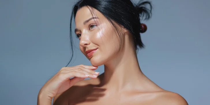 Antioxidační ošetření ultrazvukovou špachtlí či enzymatický aroma peeling obličeje a dekoltu