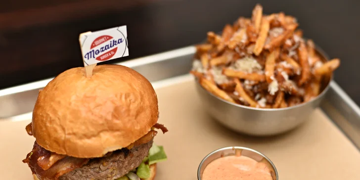 Vybrat si tu můžete cokoliv – bacon cheeseburger, parmazánové hranolky nebo třeba caesar salát.