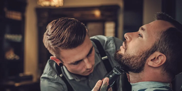 Úprava vousů i pánský střih a sklenička whiskey v barber shopu