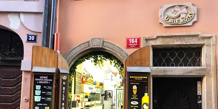 Podnik najdete v Karlově ulici v centru Prahy. 