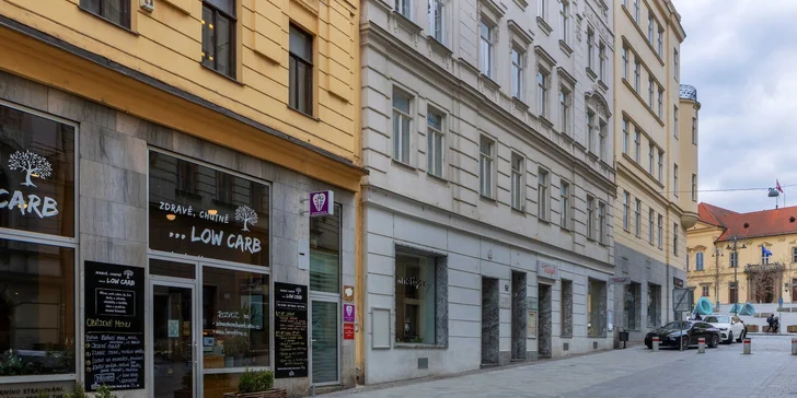 Vaše mysl i tělo se uklidní – během sezení dochází k uvolnění od stresu a myšlenek, odstraňují se bloky, čistí se mysl a podvědomá omezení. 