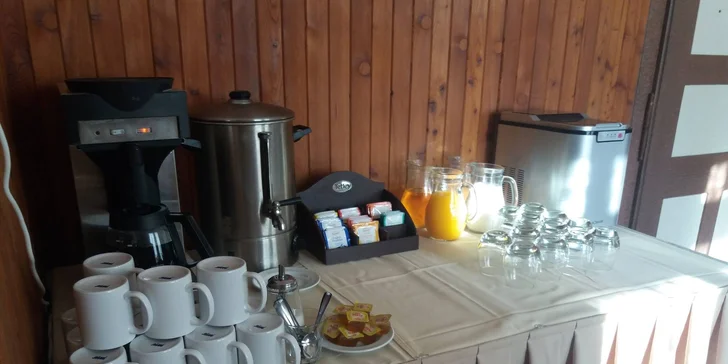 Večere sú servírované.