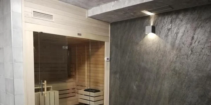 Ve wellness najdete kombinovanou saunu a vířivku.