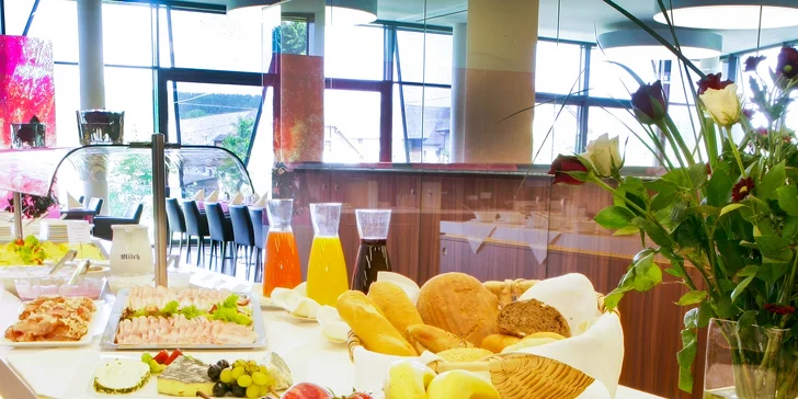 Každé ráno začnete raňajkami formou bufetu s regionálnymi produktmi a čerstvým pečivom.