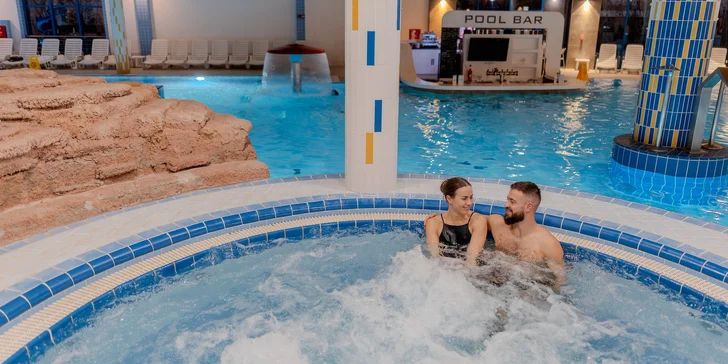 Viete, kde nájdete najväčší krytý relaxačný bazén na Slovensku? Vo Wellness Hoteli Patince****! Spojte vodnú zábavu s relaxom a oddýchnite si aj v saunovom svete v piatich rôznych saunách!