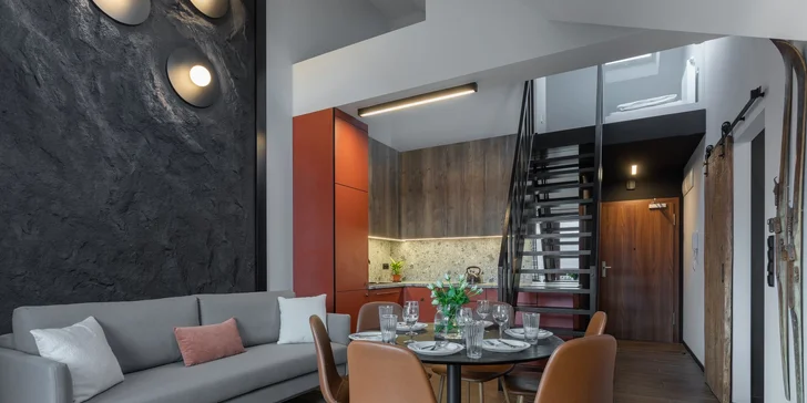 Apartmán Grand má oddělené ložnice a obývací část.