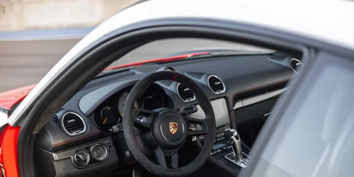 Porsche Cayman GT4