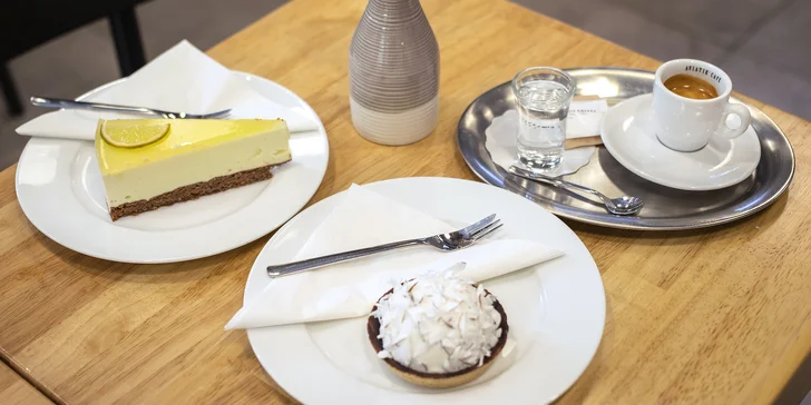 Povznášející posezení: káva podle výběru i zákusek nebo domácí limonáda