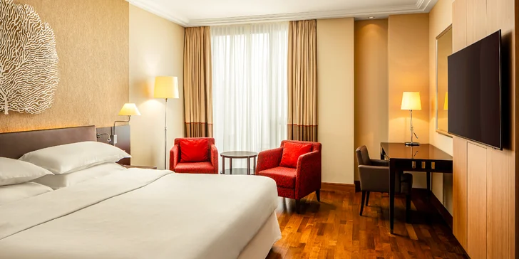 V štýlovo zariadených izbách vás čakajú unikátne postele Sheraton Signature Sleep Experience.