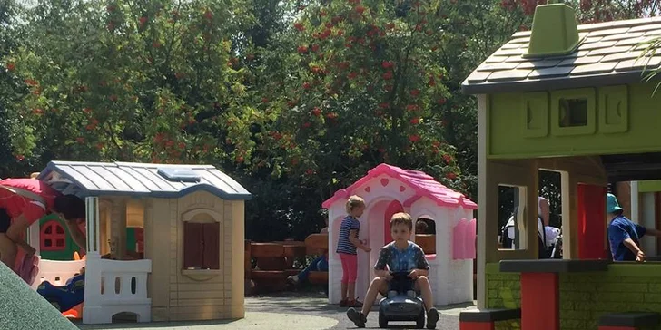 Malým princeznám a raubířům se bude líbit v miniměstě.