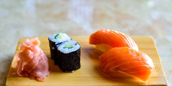 2 x Losos sushi, 2 x Uhorka sushi