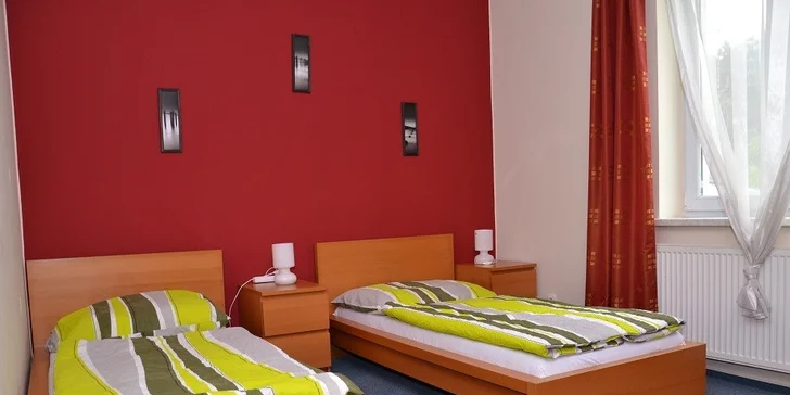 Pokoje jsou vhodné pro páry i rodiny.