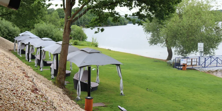 V areáli Glamping Bříza pri priehrade Skalka zažijete skutočné prepojenie s prírodou.