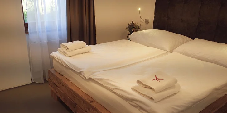 V pokoji i apartmánu je koupelna se sprchovým koutem.