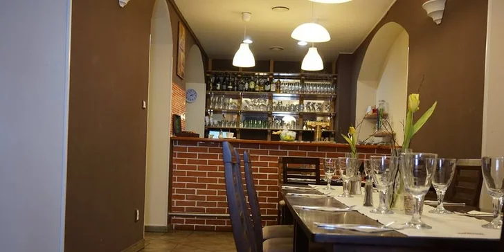 Do restaurace Cihelna vyrazte na tatarák s partou, ale neurazíte ani dědu s babičkou či rodiče.