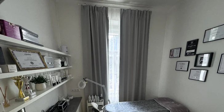 Kosmetička pracuje s francouzskou kosmetikou značky Ella Baché.