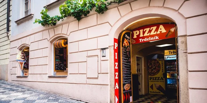 Pizza Nero najdete cestou na Pražský hrad. 