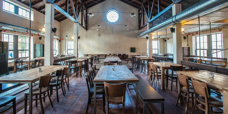 Moderní restauraci najdete jen pár kroků od zámku v Českém Krumlově.
