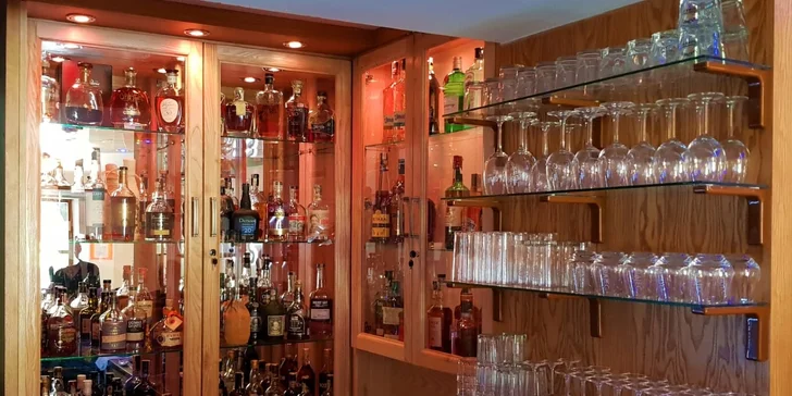 Do nového baru jste zváni na drink – pivo, víno, nealko i něco ostřejšího. 