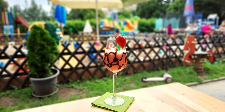 Drink obsahuje prosecco a zmrzlinu dle výběru.