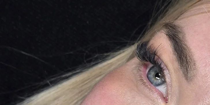 V salonu Sun well používají moderní techniky, jako je laminace obočí, prodlužování řas nebo permanentní make-up.