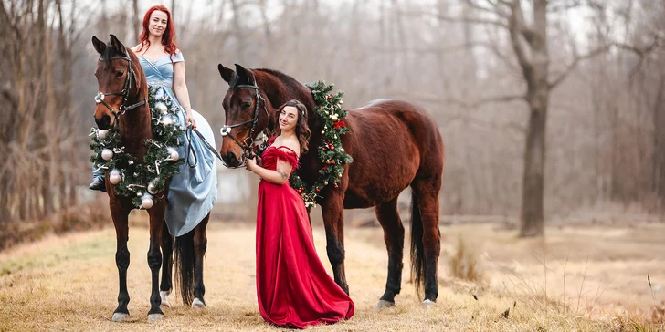 Staňte se na chvíli pohádkovou princeznou, oblečte se do krásných šatů a vzhůru do sedla!