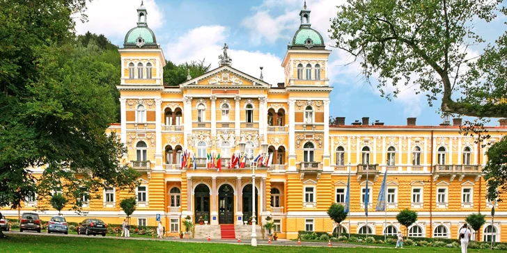 Hotel je už na první pohled opravdovým architektonickým skvostem.