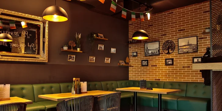 The Manor Pub představuje nový koncept kombinující restaurační kvalitu a úroveň s prostředím tradičního pubu. 