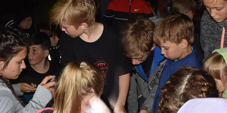 Děti si kromě pohybu užijí i spoustu zábavy, však je pro ně nachystaná celotáborová hra s tématem Turnaj tří kouzelnických škol aneb Fantastické kontroly a kde je najít. 