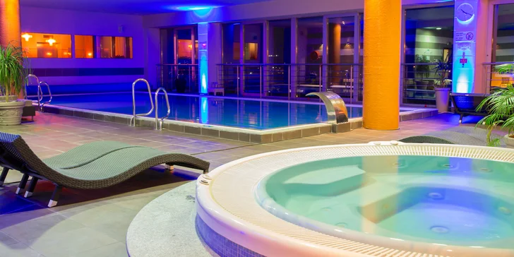 Vychutnávajte plným priehrštím exkluzívne Spa centrum na 10 poschodí s výhľadom na večerné mesto a pohorie Malej Fatry. 