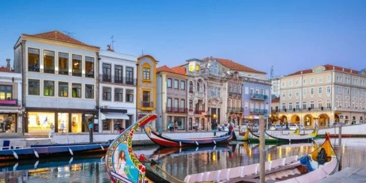 Připlatit si můžete i za výlet lodí po řece Douro.