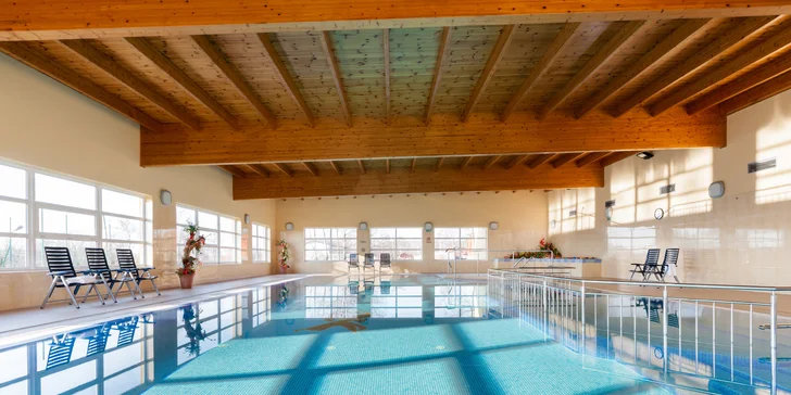 Do wellness s bazénom, vírivkou a infrasaunou máte vstup neobmedzený.
