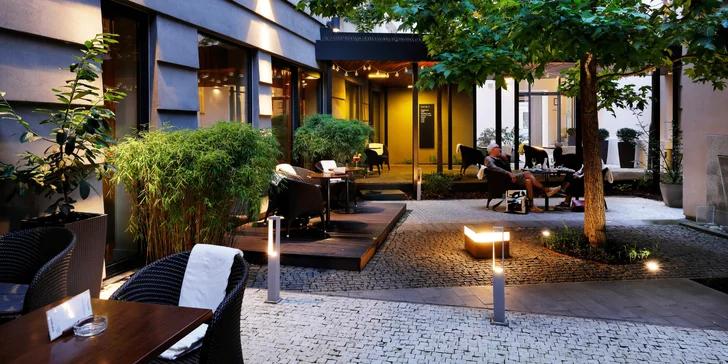 Žižkovský Hotel U Tří Korunek vám učaruje příjemným ubytováním a krásnou restaurací se zahradní terasou.