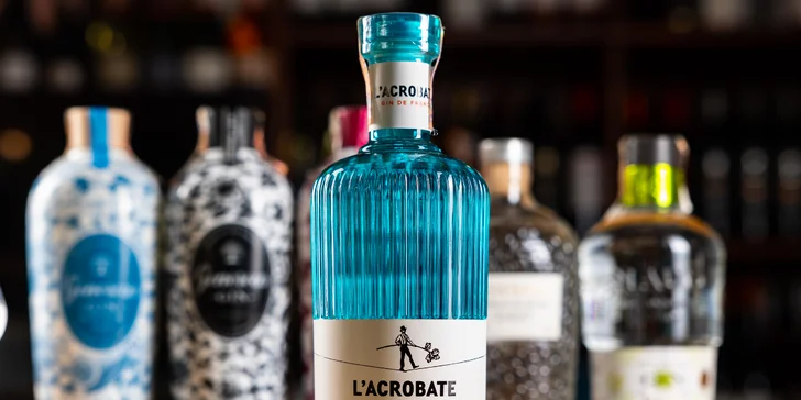 Infúzia spiruliny dodáva ginu L’acrobate unikátnu chuť aj zafarbenie