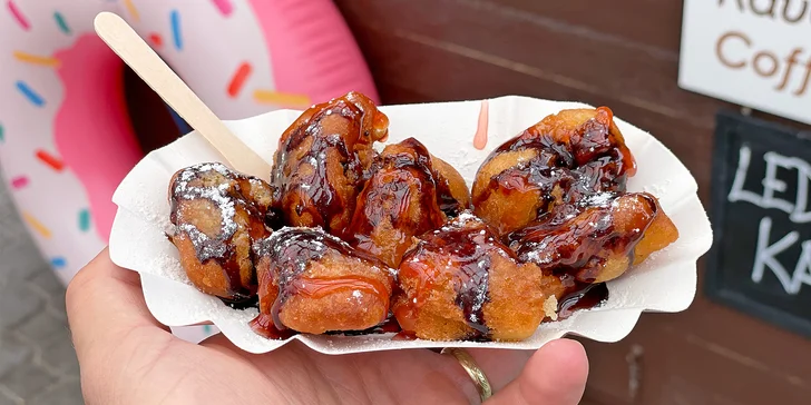 Čerstvé minikoblížky s čokoládou, karamelem i marmeládou, 7-30 kousků i káva k tomu