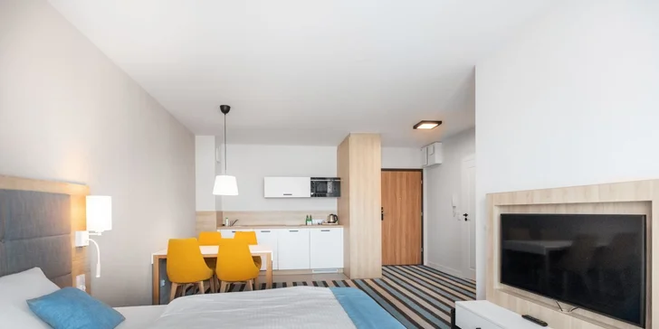 Na výběr je dvoulůžkový pokoj Standard (26 m²) nebo Family suite (48 m²) se dvěma lůžky a možností dvou přistýlek.