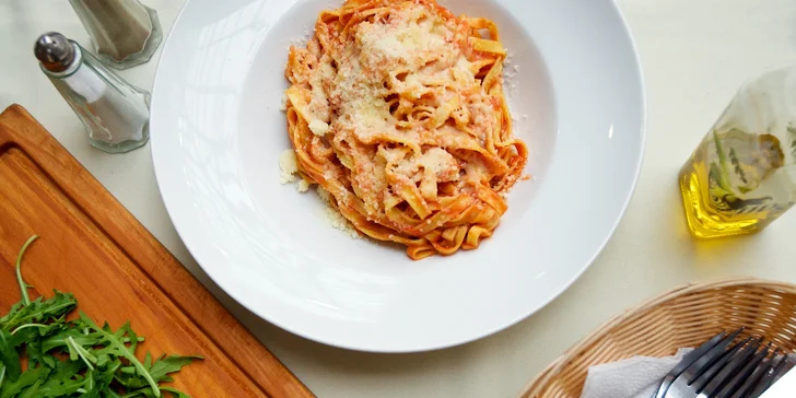 Vy tu můžete ochutnat domácí těstoviny podle vlastního výběru z denní nabídky a výborné hovězí carpaccio.