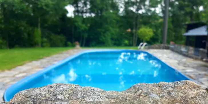 Neomezeně se budete moct osvěžovat v solárně vyhřívaném bazénu o délce 15 m.
