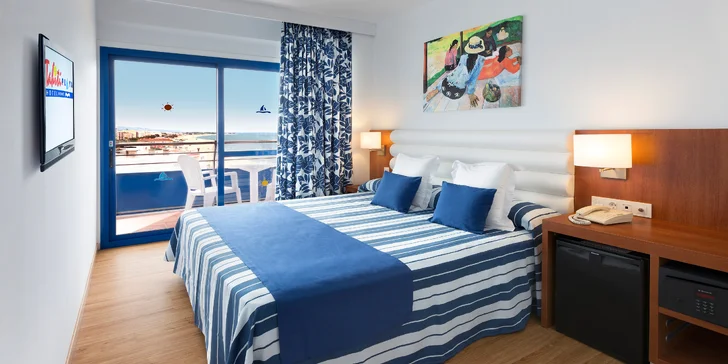 Čeká tu na vás 4* hotel Tahití Playa & Suites nacházející se hned u písečné pláže. 