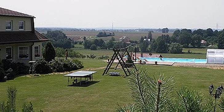K dispozici vám je prostorná zahrada.