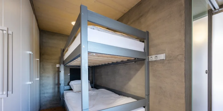 Izba s poschodovou posteľou pre dvoch...