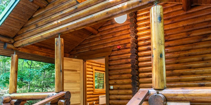 Na pokoji budete mít nachystaný saunový vak s županem a ručníky.