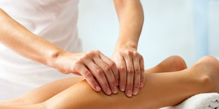 Lymfodrenáž podporuje imunitu a regeneráciu organizmu, odstraňuje svalovú únavu a opuchy, detoxikuje, pomáha redukovať celulitídu a proces starnutia a tiež bojuje proti vyčerpanosti a migréne.