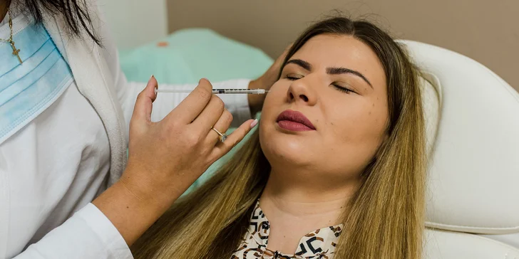 Injekčná mezoterapia s vitamínmi a kyselinou hyalurónovou na tvár či vlasy