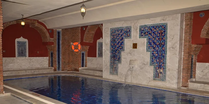 Relax slibuje vnitřní bazén, sauna a parní lázeň. 