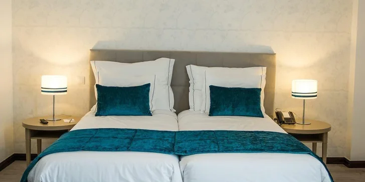 Za příplatek je možné si objednat i pokoj typu Superior či Junior suite.
