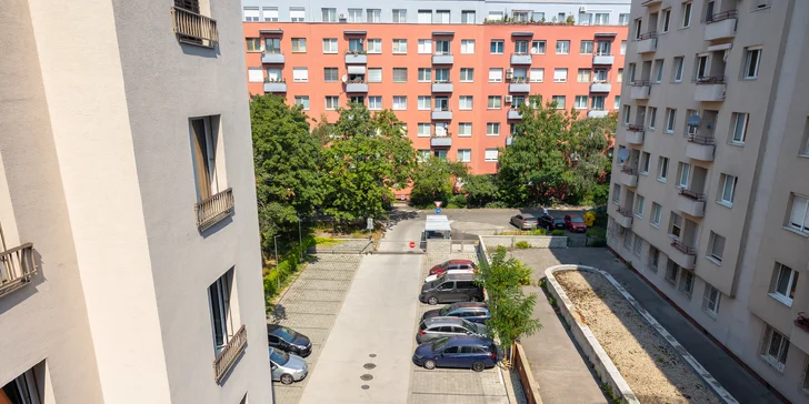 Salón nájdete vo výbornej lokalite na Záhradníckej v Starom Meste 
